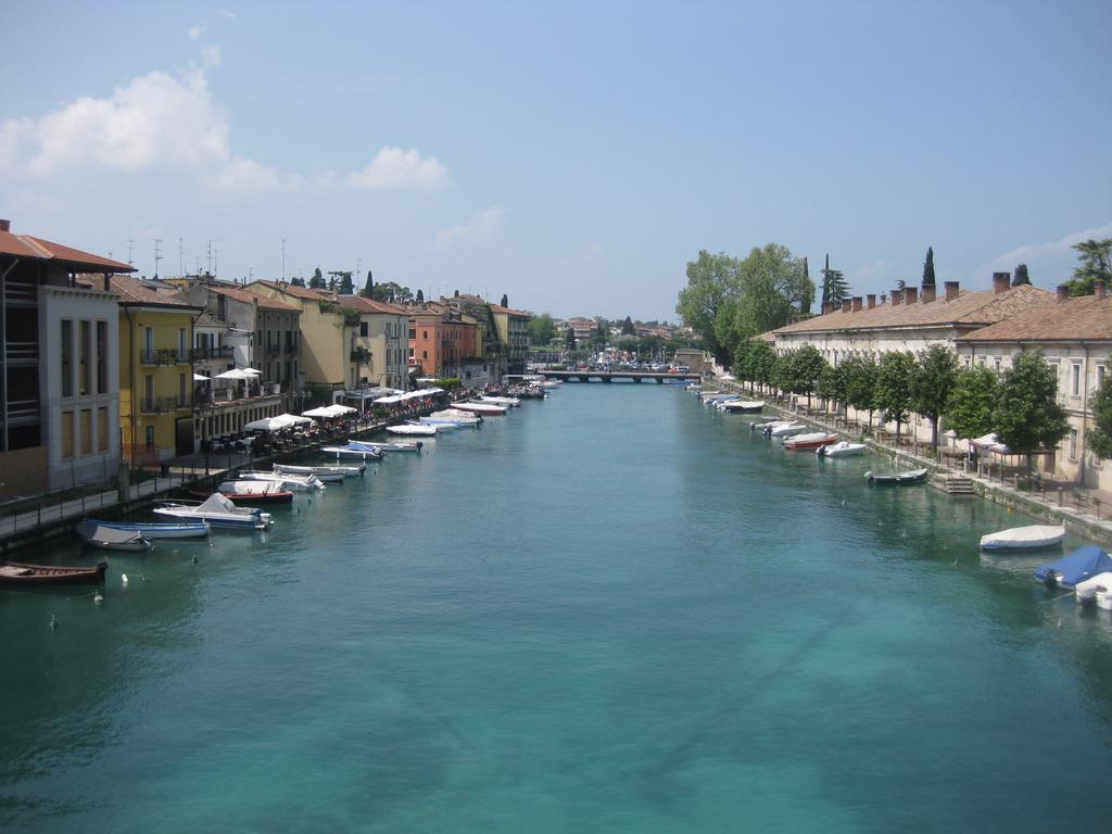 Fiori Sull'Acqua Apartments Peschiera del Garda Extérieur photo
